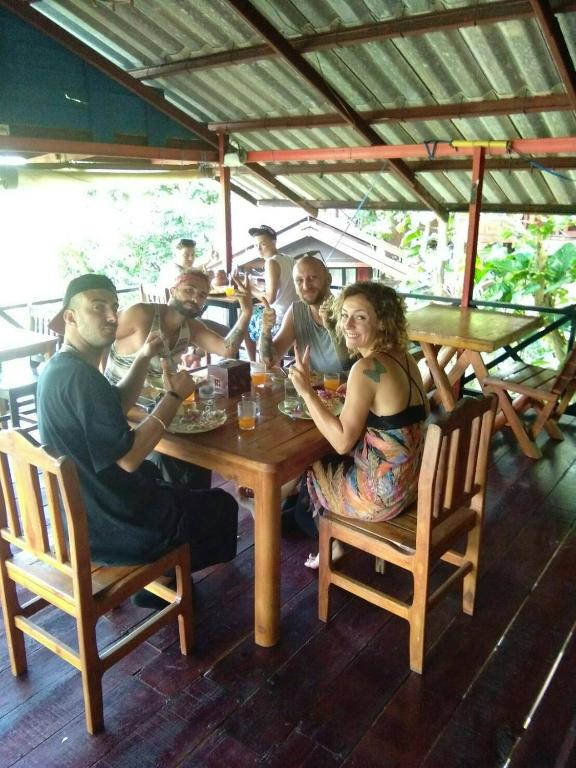 Alimentos e Bebidas