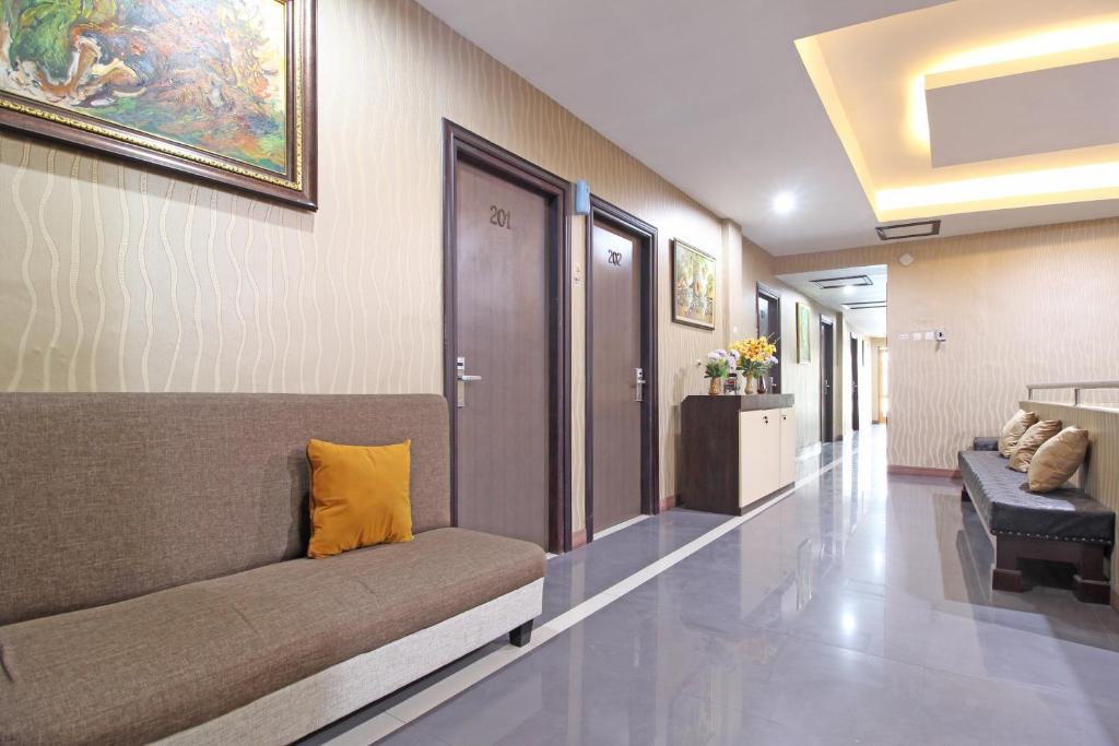 เรดดอร์ซ เนียร์ ยูเอ็นเอส โซโล (RedDoorz near UNS Solo)