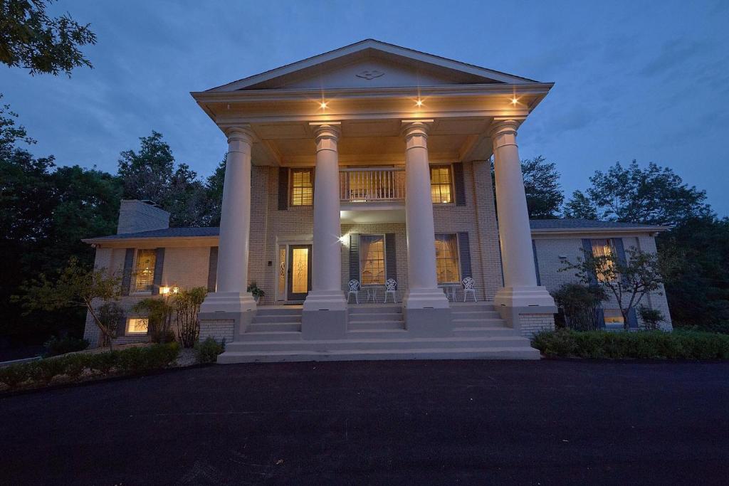 The Pillars, Pigeon Forge