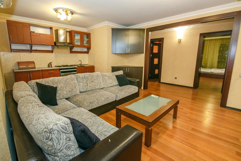 Central in Nizami Street — Hotel in Baku