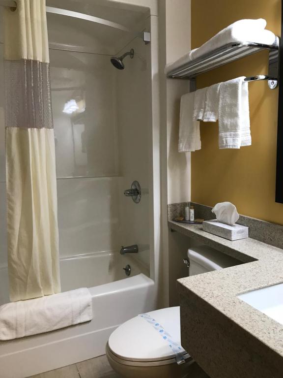 Bay Hill Inns & Suites photo