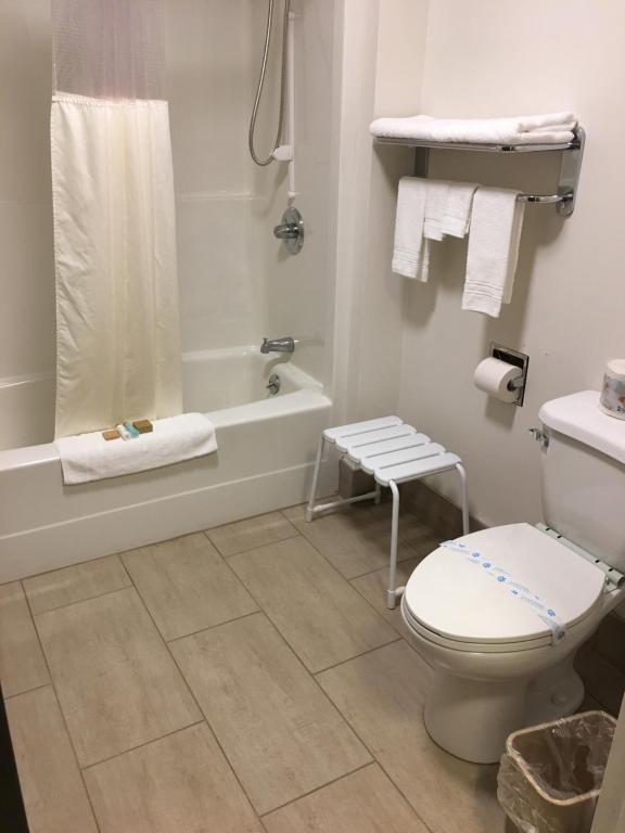 Bay Hill Inns & Suites photo