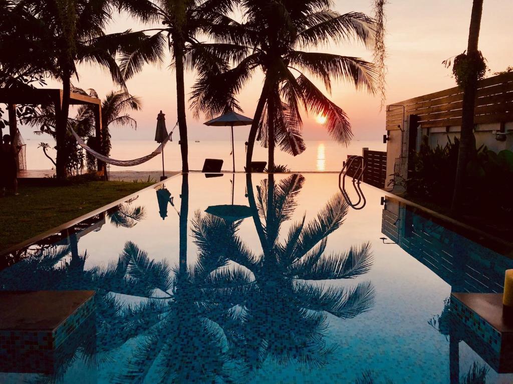 Baan SanSuk Pranburi - Beach Front & Pool Villa photo