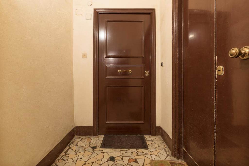 Villa Borghese Roomy Flat 8