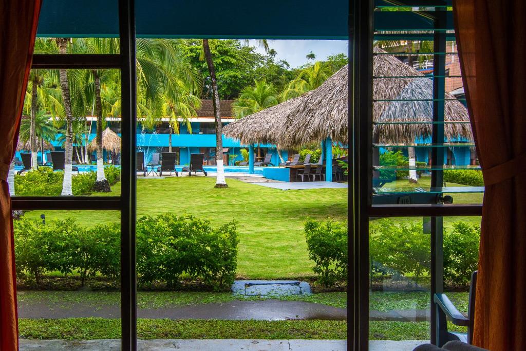 Swimming pool, Beach Break Resort & CR Surf Camp in Jaco