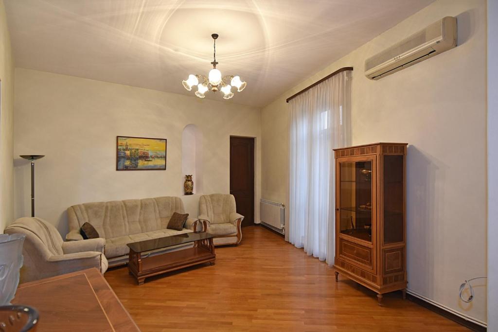 Пушкина 56 ереван. Ереван сниму. Ереване арендовать квартиру в ереване. Новостройки-квартиры в ереване. Квартиры ереванцев.