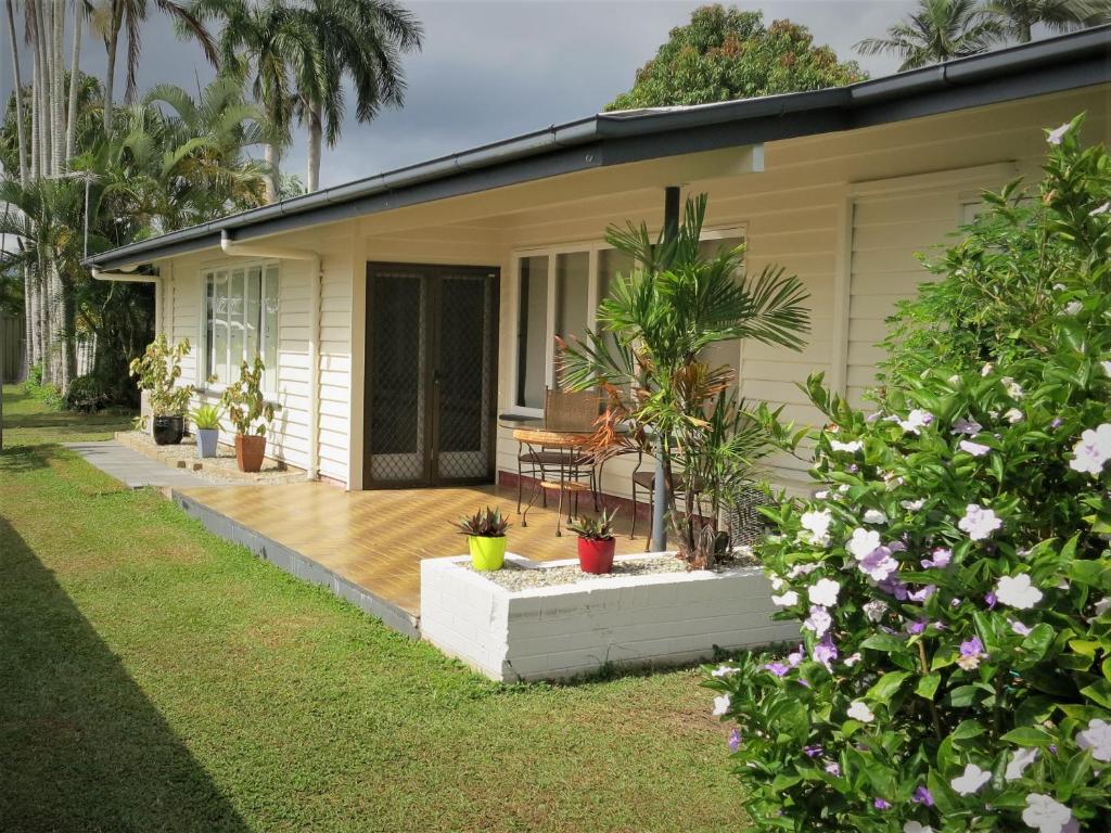 Edge Hill Clean & Green Cairns, 7 Minutes from the Airport, 7 Minutes to Cairns CBD & Reef Fleet Ter photo