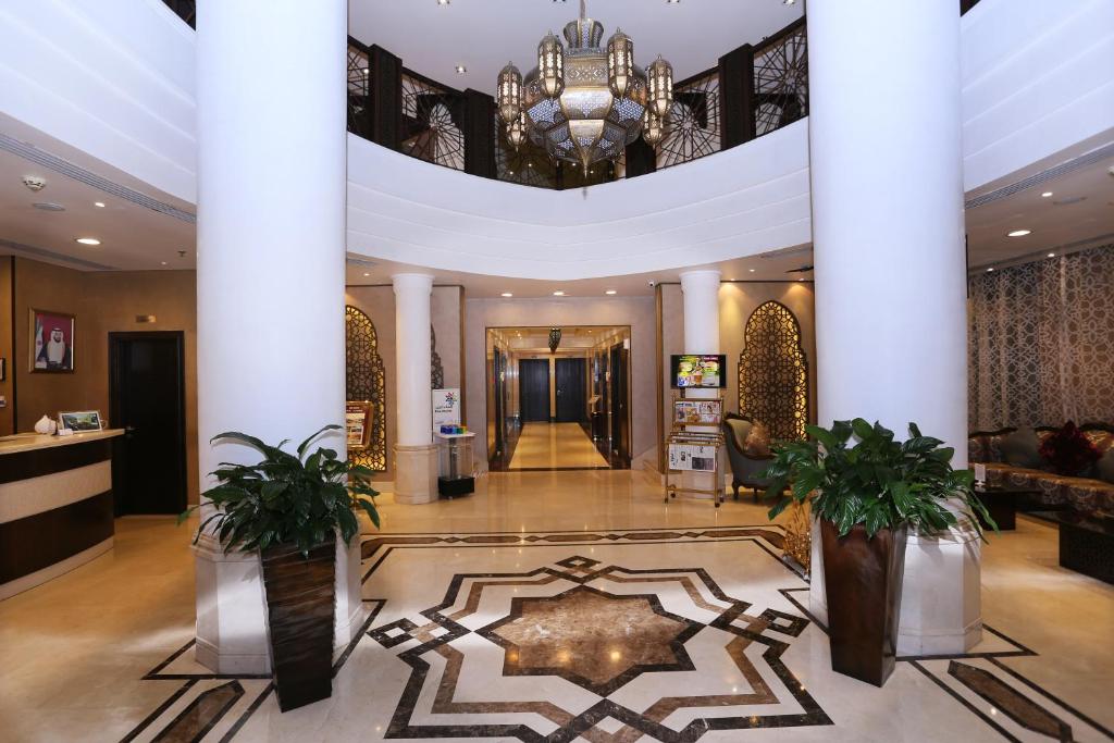 Аль хамра отель. Al Hamra Hotel Шарджа. Отель al Hamra Шарджа Hotel 4. Отель Аль ХАМРА Вилладж 4 звезды в ОАЭ. Резиденция Аль ХАМРА.