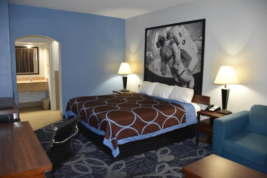 Super 8 By Wyndham Houston Hobby Airport South photo