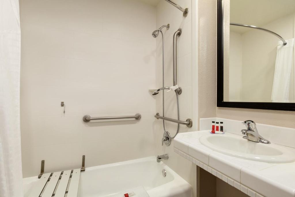 Days Inn By Wyndham Eureka Ca Photo 24