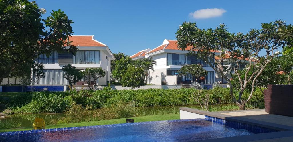 Emblem Sea 4 Bedroom Villas - 1