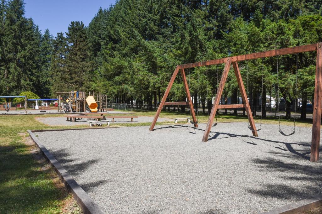 Thunderbird Studio Cabin 3, Monroe