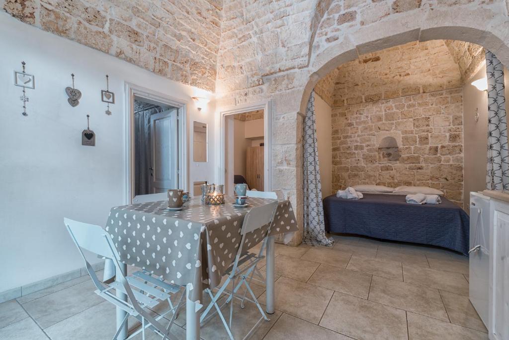 White House Flats &amp; Studios — Hotel in Ostuni