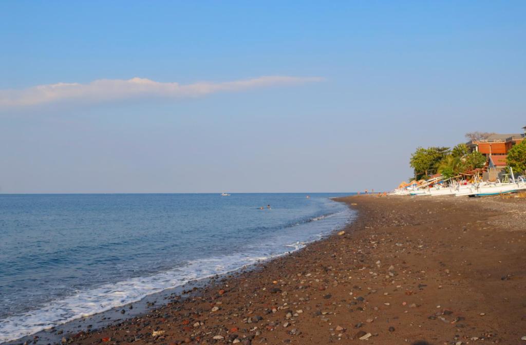 Valomia Beachfront photo
