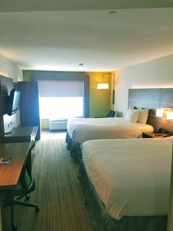 Holiday Inn Express & Suites - Indianapolis Northwest Photo 1