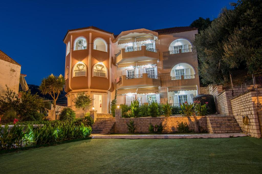 Exterior view, Hotel Agios Thomas in Lygia