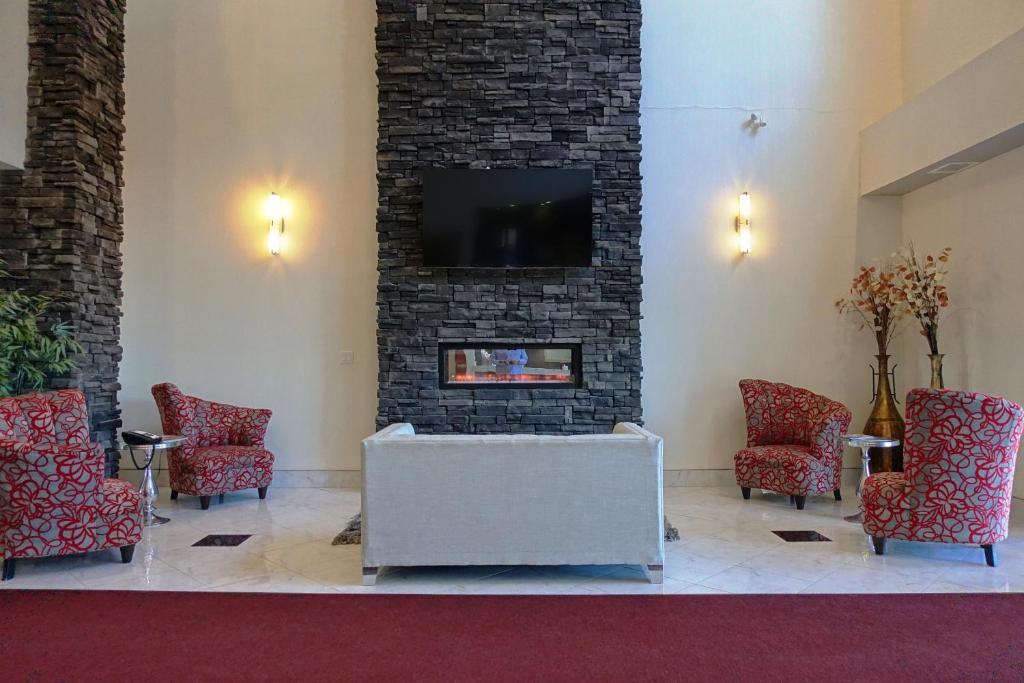 Ramada by Wyndham Moose Jaw photo