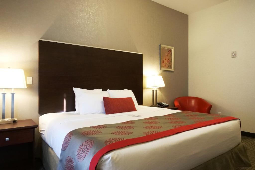 Ramada by Wyndham Moose Jaw photo