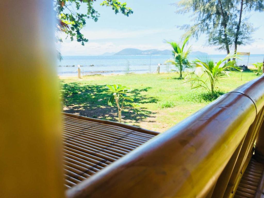 1. Koh Phal..
