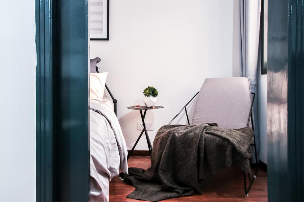 Jiangsu Nanjingxin Street Entrancezhujiang Road Locals - 