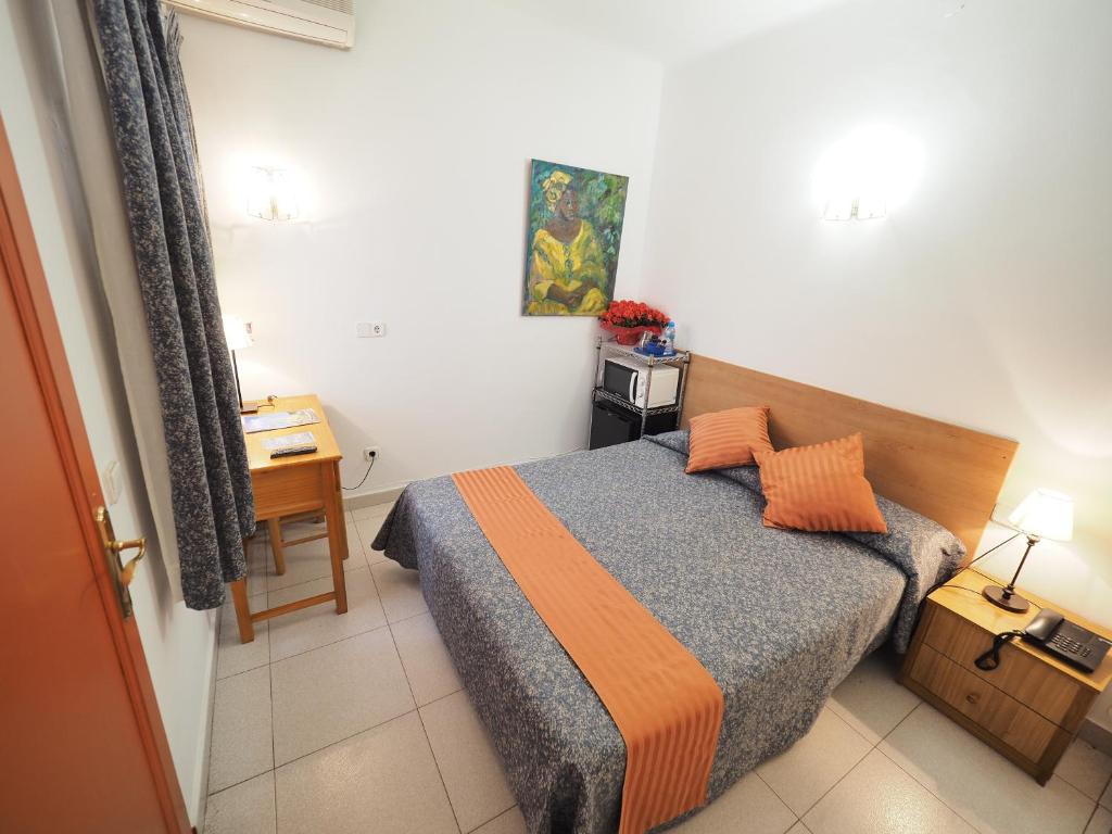Hotel Montserrat photo