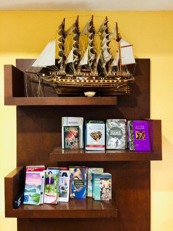 Shared lounge/TV area