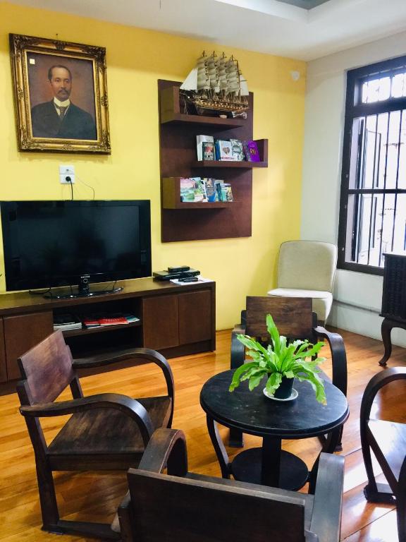 Shared lounge/TV area