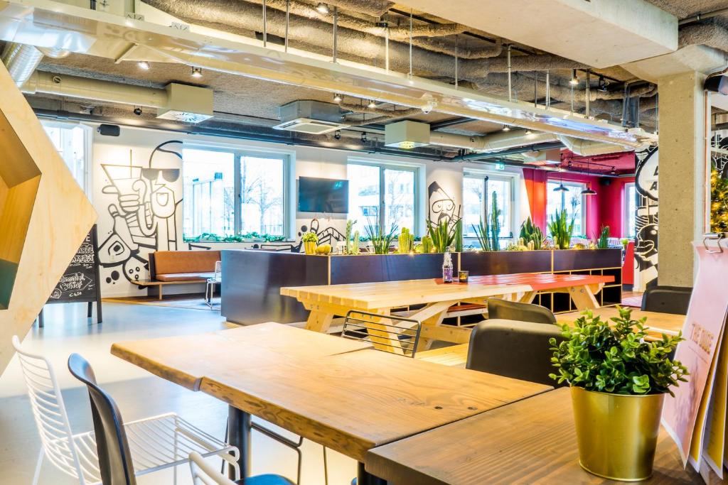 Restaurant, Via Amsterdam in Diemen