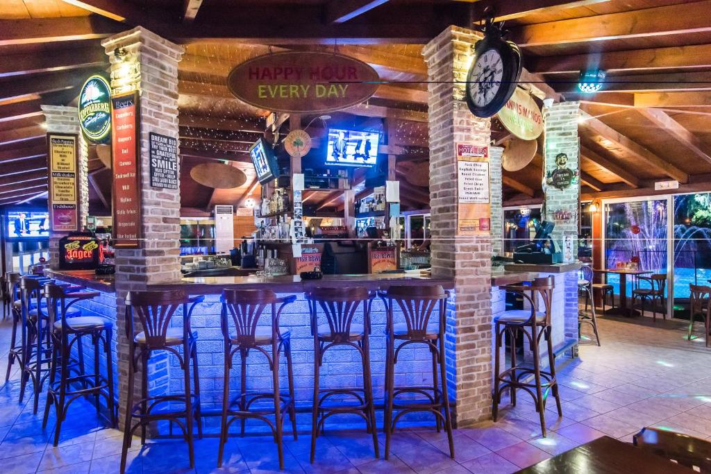 Highly-rated bar