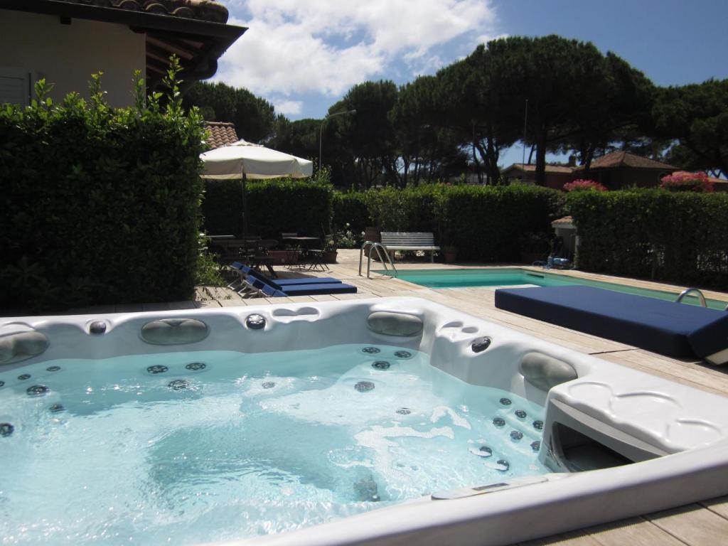 Hotel Villa Smeraldo photo