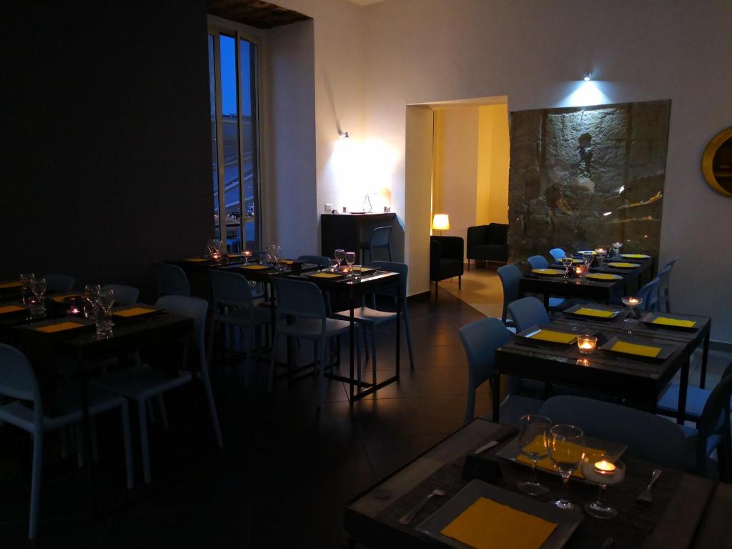 Restaurant, Ideal City Walk in Naples