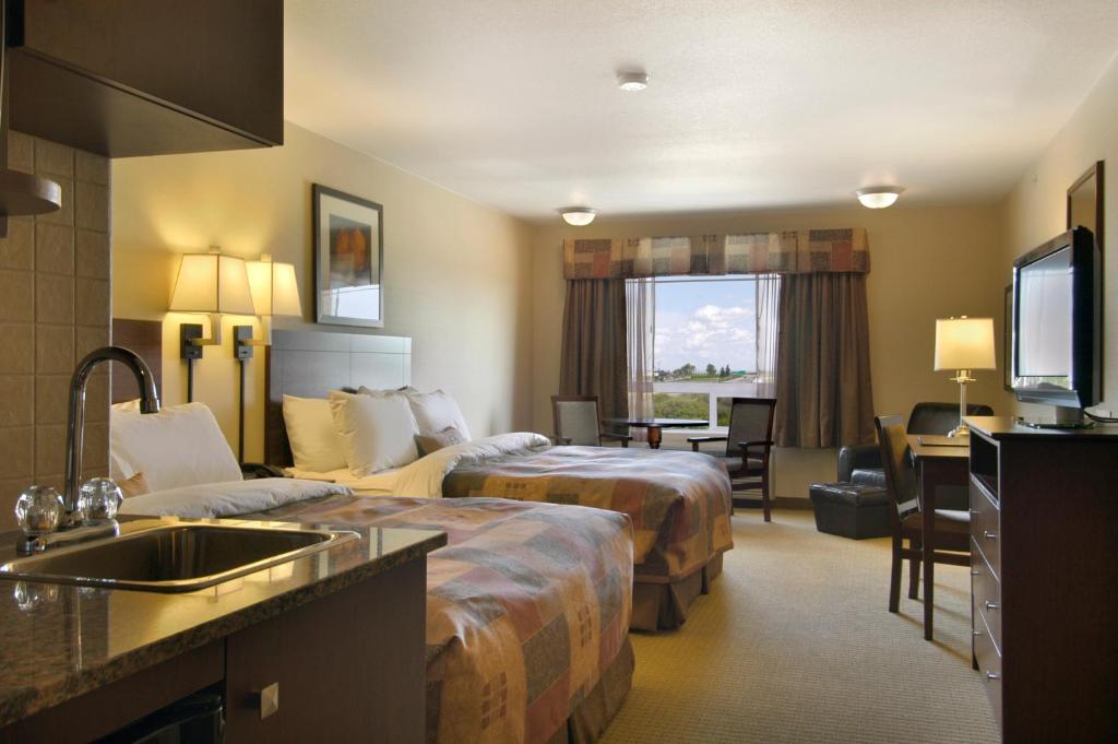 Ramada by Wyndham High River photo