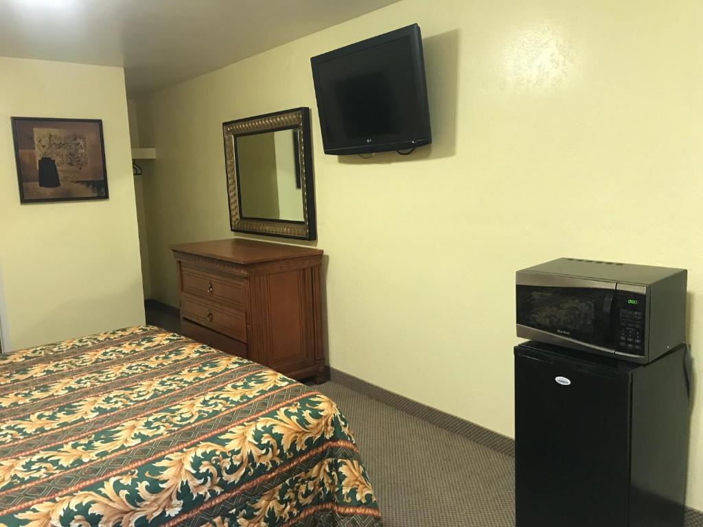 Hacienda Motel photo