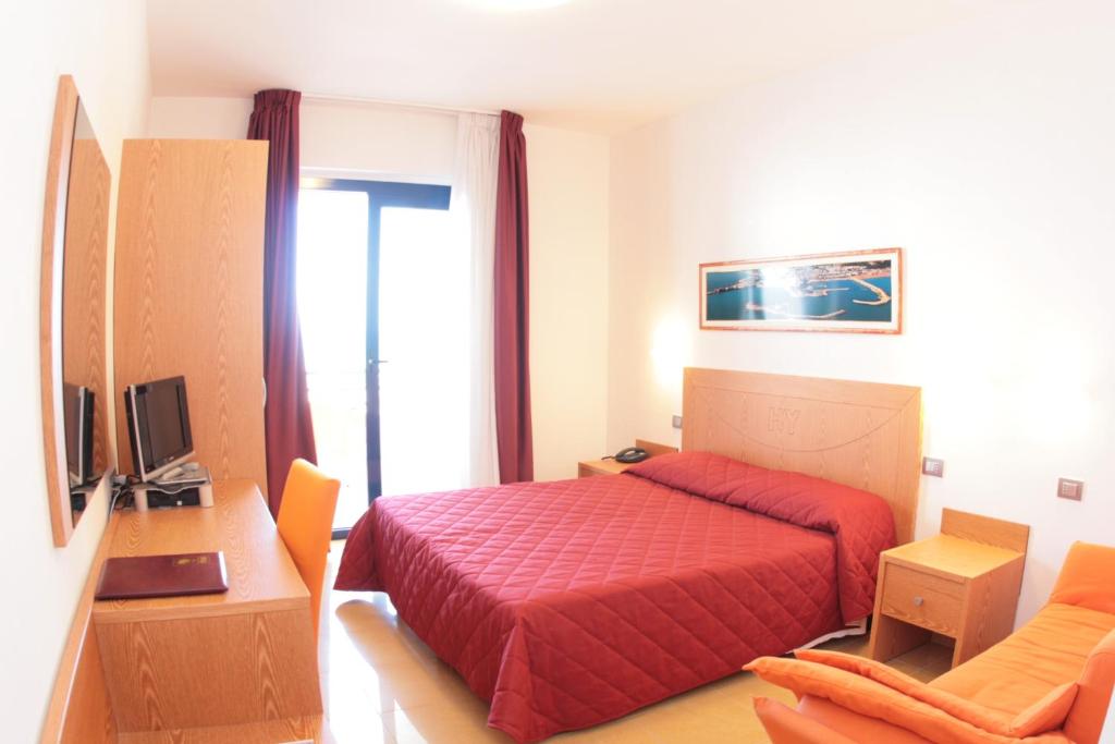 Hotel Yria - 3