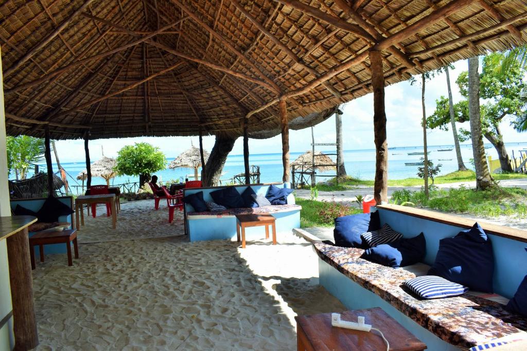 Juani beach bungalows — Hotel in Kilindoni