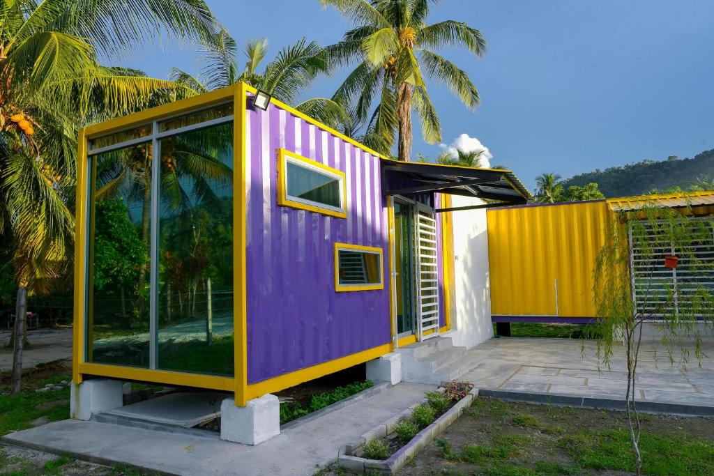 Purple Cube at Lumut Cube Homestay Kontena, Lumut