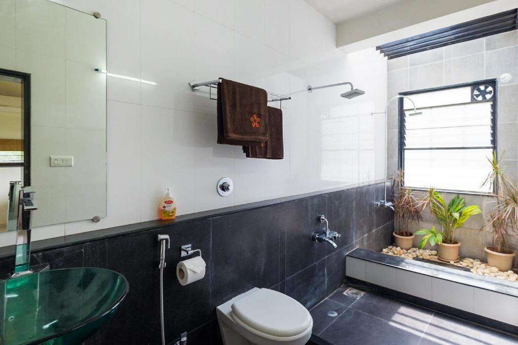 SaffronStays Mega Farms by the River, Igatpuri - quaint farmstay with river views photo