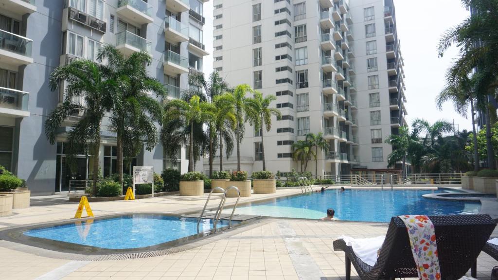 One Palm Tree Condo at Manila Airport T3 by Beth photo