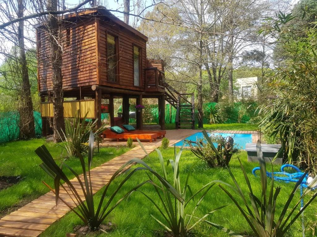 La Casa Del Arbol con pileta privada — Hotel in Capilla Del Senor