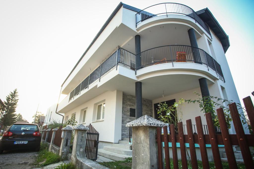 LGP Exclusive Apartment - 5