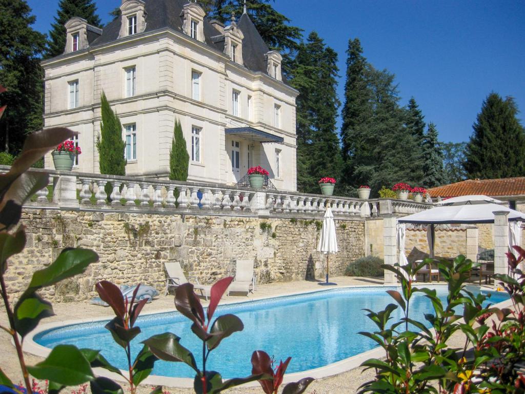 Dignac Chateau Sleeps 10 Pool WiFi