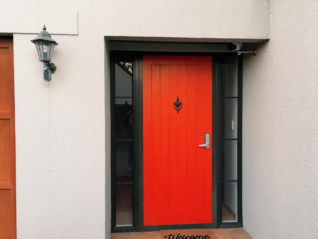 Red Door holiday house photo