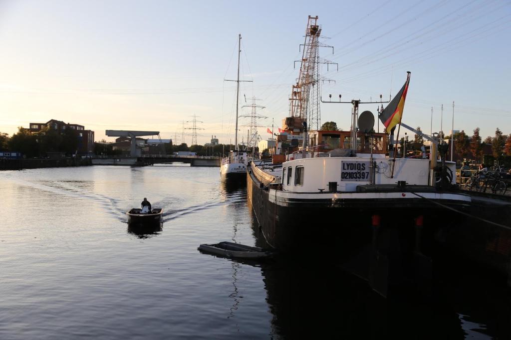 Schiffshotel "Schlafen im Hafen" — Hotel in Hamburg