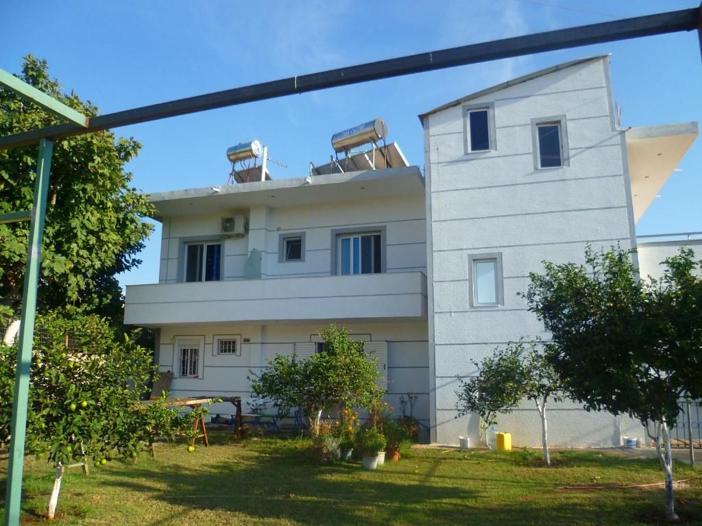 Ali Dura Apartments Ksamil — Hotel in Saranda