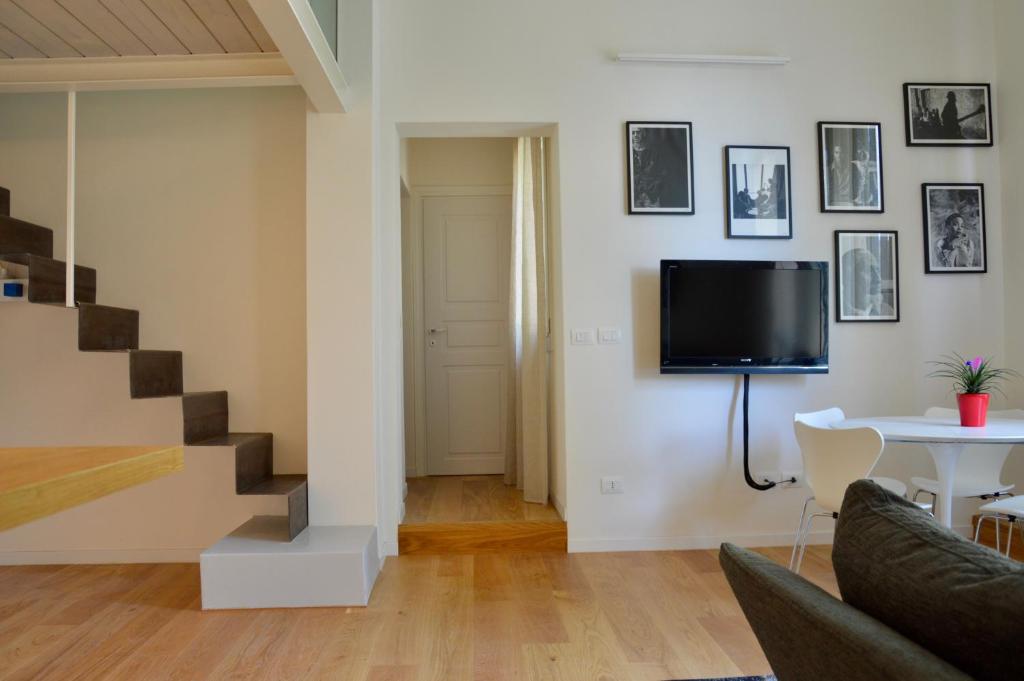 bright and silent apartment near two towers - 3