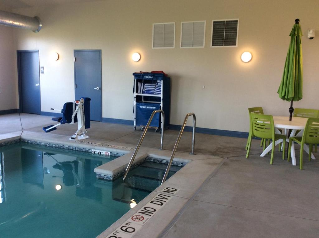 Scenic Shore Inn photo
