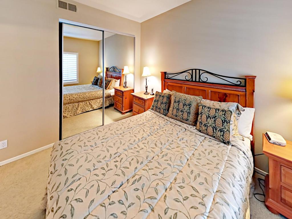 Oak Tree Condominium Main image 1