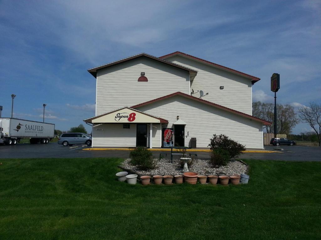 Super 8 By Wyndham Saginaw Photo 41