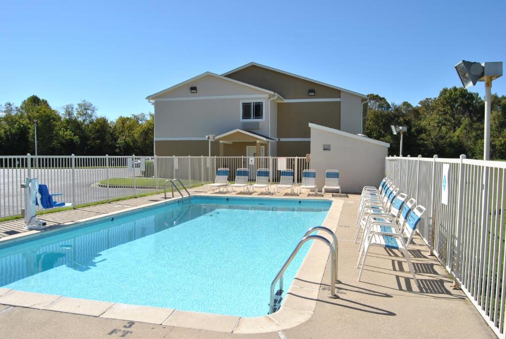 Super 8 By Wyndham Vicksburg photo