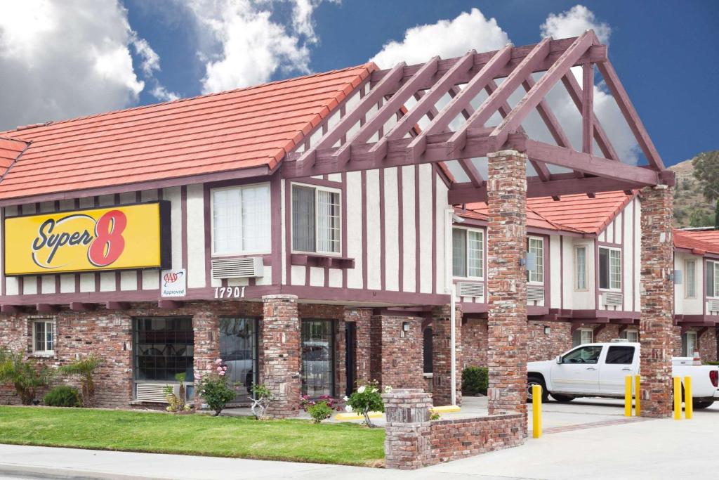 Super 8 by Wyndham Santa Clarita/Valencia, Santa Clarita